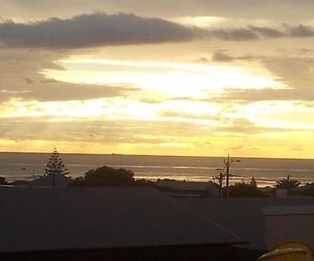 Christies Beach Hotel Clarendon Exterior photo